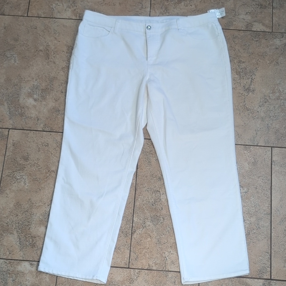 NWT - CJ Banks White Rhinestone Pocket Stretch Jeans | Size 22W Average